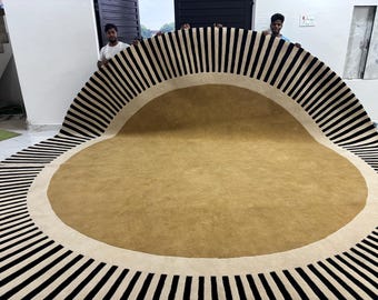 Übergroßer runder Teppich, senfgelber geometrischer Teppich, schwarz-weiß gestreifter Rand, Mid-Century-Modern-Stil, 3D-geschnitzt, handgetuftet, Wolle