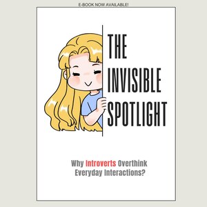 Può includere: Una copertina di libro con un personaggio dei cartoni animati dai lunghi capelli biondi che sbircia da dietro una linea verticale. Il testo recita E-BOOK NOW AVAILABLE!, THE INVISIBLE SPOTLIGHT e Why Introverts Overthink Everyday Interactions?.