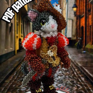 Puede incluir: Un juego de tres tazas de cerámica con acabado mate moteado. Las tazas son de color crema, gris claro y gris oscuro. Cada taza tiene un diseño simple y minimalista.