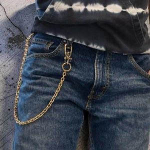 Monedero de latón con cadena para jeans