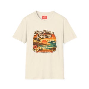 Pau Hana Moana Sonnenuntergang Surfer Szene T-Shirt | Hawaiianische Palmen, Wellen, Plumeria Bild 5