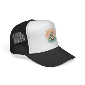 Gorra trucker Zen AF con diseño de rayos de sol / diseño de puesta de sol surfera imagen 2
