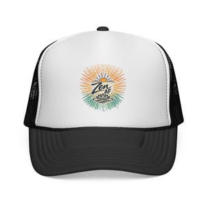 Gorra trucker Zen AF con diseño de rayos de sol / diseño de puesta de sol surfera imagen 1
