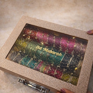 Personalisierte Hochzeit Bangle Set - 15 Shades Glass, 36 Kashmiri Ghungroo Armreife, Vanity Box