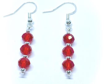 Boucles d'oreilles pendantes faites main en cristal rouge clair