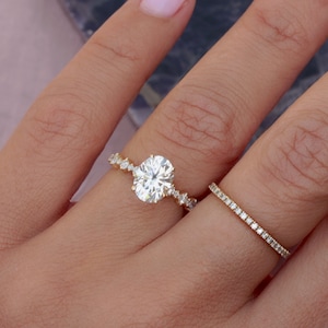 Oval Moissanite Engagement Ring, 0.75 carat / 1 carat / 2 carat Oval Diamond Dots Band 14K Solid Gold Engagement Ring for Wife, Margo Oval