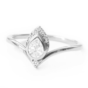 Pear Diamond Engagement Ring, Unique Engagement Ring , Pear Engagement Ring, Wedding Anniversary Ring Women 'Atyasha' Silly Shiny Diamonds