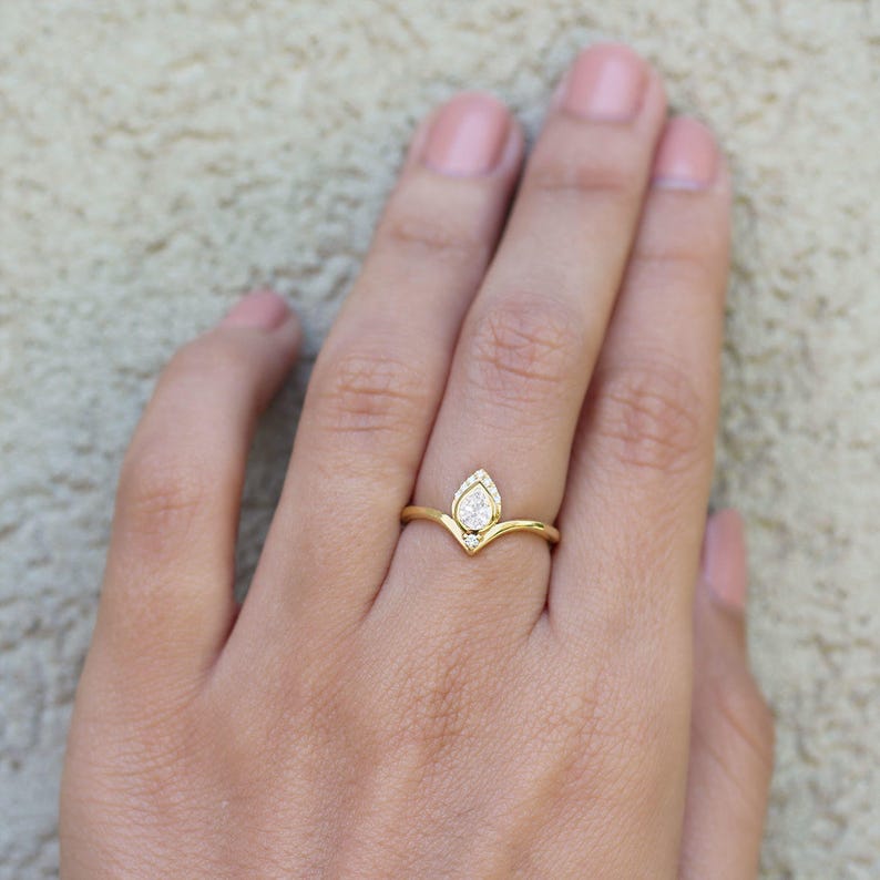 Pear Diamond Engagement Ring, Unique Engagement Ring , Pear Engagement Ring, Wedding Anniversary Ring Women 'Atyasha' Silly Shiny Diamonds