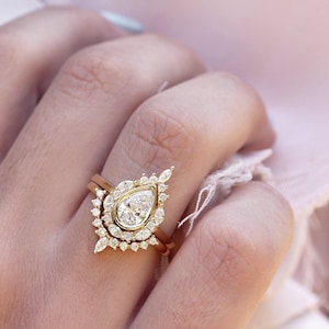 14K Gold Pear Diamond Bridal Ring Set with Lab Diamonds, Vintage Engagement & Wedding Ring, Unique Design