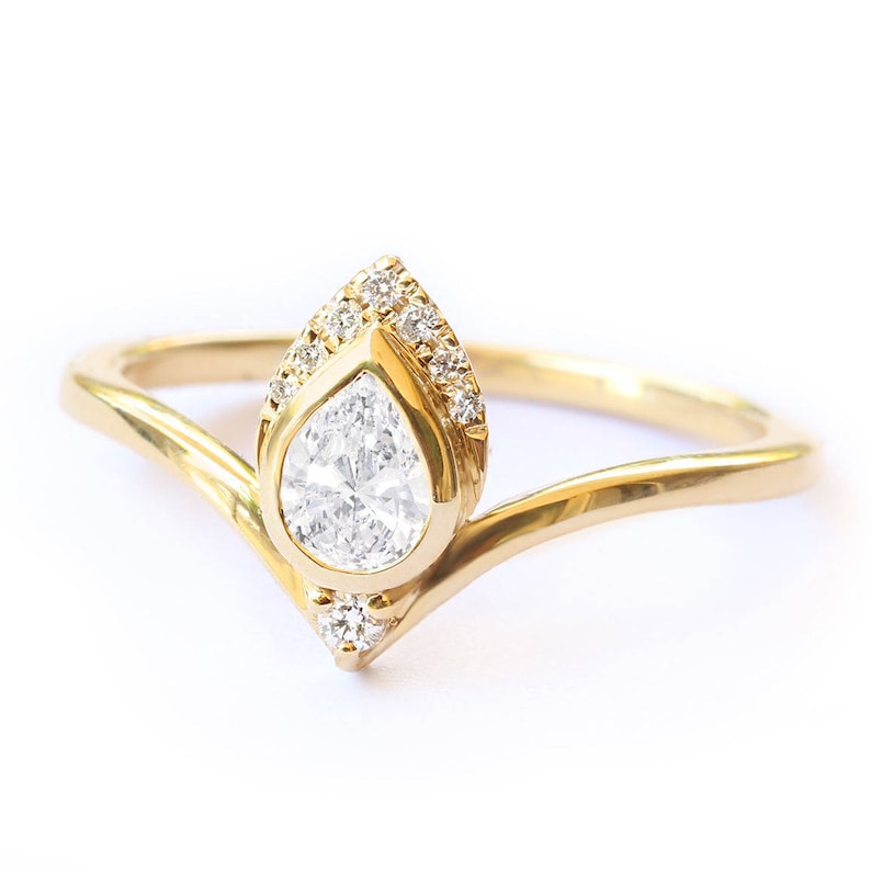 Pear Diamond Engagement Ring, Unique Engagement Ring , Pear Engagement Ring, Wedding Anniversary Ring Women 'Atyasha' Silly Shiny Diamonds