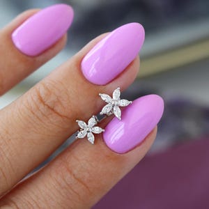 Pendientes de oro macizo de 14 quilates con diamantes, pendientes florales con diamantes cultivados en laboratorio, delicados pendientes con forma de flor, regalo para el mejor amigo