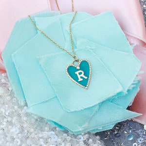 Colar de coração com inicial de esmalte de ouro 14K personalizado, pingente de letra de coração com moldura de corações, pingente de nome de esmalte colorido, colar de amor exclusivo