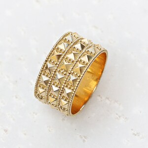 Cigar Gold Pyramid Ring, 1mm wide Egyptian Textured Statement Gold Ring, Wide Wedding Ring, 14K or 18K Solid Gold Ring For Woman