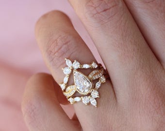 carat Pear Diamond Wedding Three Ring Set, Bezel Set Engagement Rings  Set, Vintage Wedding Rings Set, Twist Shank, Dragonfly
