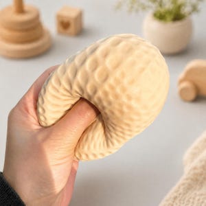Juguete blando de cacahuete, pelota antiestrés de rebote lento, juguete sensorial para aliviar la ansiedad.