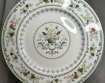 Vintage Provençaals dinerbord van Royal Doulton, Engels doorschijnend porselein, bloemenmandbord, groen en roze Cottagecore-servies
