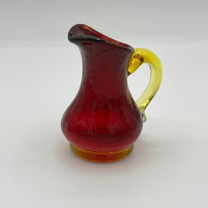Jarra miniatura vintage MCM Kanawha Amberina de vidrio craquelado con asa color ámbar de 3,5 pulgadas.