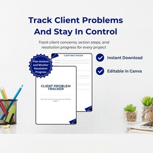 Op de afbeelding: Een digitale productmockup met een Client Problem Tracker en een Client Issue Tracker. De tekst luidt "Track Client Problems And Stay In Control". Inclusief "Direct downloaden" en "Bewerkbaar in Canva" opties. Een pennenhouder en kleine planten staan op de achtergrond.