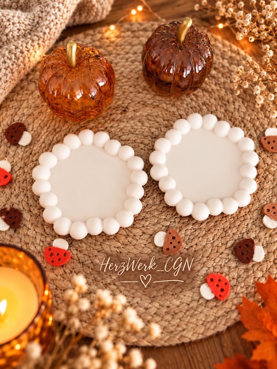 Bubble coasters, beige, hand-poured decorative coasters, modern table decoration