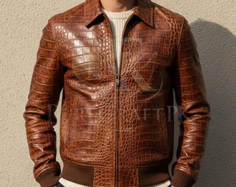 Jaqueta Bomber Masculina em Couro com Textura de Crocodilo, Marrom Conhaque, Jaqueta de Luxo com Textura Exótica