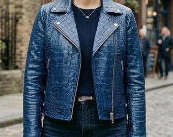 Jaqueta feminina de couro legítimo azul com textura de crocodilo | Moda streetwear motociclista texturizada