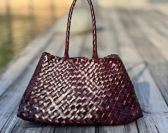 Bolso de hombro retro tejido a mano en piel de vaca auténtica, bolso tote de estilo vintage.