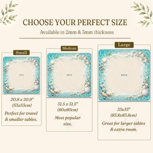 Puede incluir: Una alfombrilla cuadrada con un borde tem&aacute;tico de playa con conchas, estrellas de mar y agua azul. El texto incluye CHOOSE YOUR PERFECT SIZE, 2mm & 3mm thickness, Small 53x53cm, Medium 80x80cm, Large 83.8x83.8cm y la marca RWH en cada una.