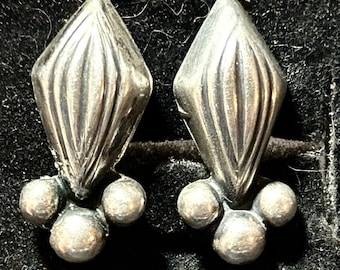 Orecchini vintage messicani in argento sterling con chiusura a vite, design a foglia scanalata, 4,4 g.