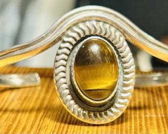 Pulseira Irv Paul Navajo Vintage em Prata de Lei com Cabochão de Olho de Tigre