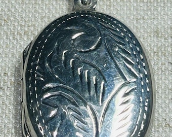 Vintage Sterling Silver Engraved Oval Photo Locket Pendant 5.22 Gr 1.5” X .75”