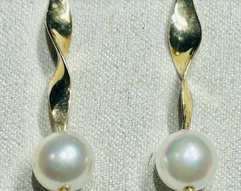 Toyo Pearl Company Signed TP Twisting Solid 14k Gold, Pearl Earrings 2.66g 1.25”