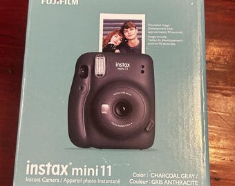 Cámara instantánea Fujifilm Instax Mini 11, color gris carbón, nueva en caja.