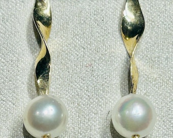 Toyo Pearl Company Signed TP Twisting Solid 14k Gold, Pearl Earrings 2.66g 1.25”