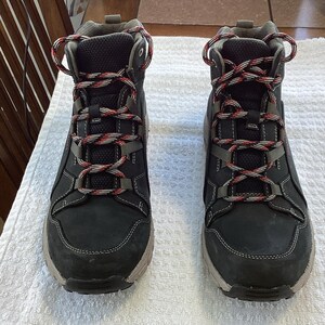 Botas impermeables con cordones para mujer Clarks, talla 7.5 ancha imagen 2