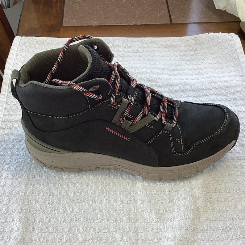 Botas impermeables con cordones para mujer Clarks, talla 7.5 ancha imagen 1