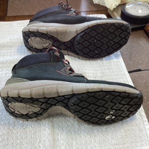 Botas impermeables con cordones para mujer Clarks, talla 7.5 ancha imagen 3