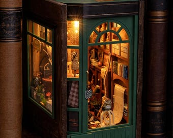 Sorcerer's Shop Book Nook with LED – Magic Diary Shelf Insert, Wizard Potion Shop Miniature, Green Witchy Bookshelf Diorama Gift