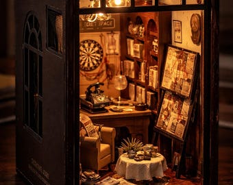 Detective Agency Book Nook with LED – Cozy Mystery Office Miniature Shelf Insert, Sherlock Inspired Diorama, Dark Academia Gift