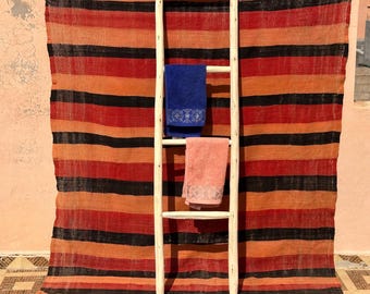 Échelle marocaine en bois, échelle porte couvertures et serviettes artisanale, décoration bohème rustique, accessoire de décoration en bois