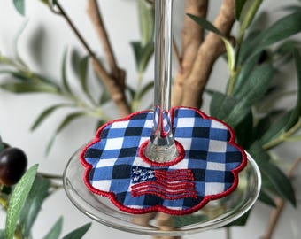 Vaterländische gestickte Weinglasanhänger | 4. Juli Getränkemarker | Gedenktag Party Dekor | Personalisierte Wein Charms