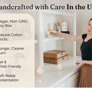 Puede incluir: Una mujer con una blusa negra y una falda marr&oacute;n alcanza una vela encendida en un estante. La imagen incluye texto: Handcrafted with Care In the USA, Vegan Soy Wax, Natural Cotton Wicks, Longer, Cleaner Burn, Pet & Child-Friendly, and Gift-Ready Presentation.