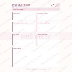 Op de afbeelding: Een wit geneesmiddelenstudieblad met roze accenten en tekst. Het blad bevat secties voor geneesmiddeleninformatie, classificatie, bijwerkingen en verpleegkundige implicaties. De titel "Drug Study Sheet" staat bovenaan.