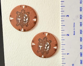 Handgemaakte keramische schildpadoorknopjes inheemse stijl terracottabruin boho rond