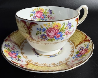 Xícara de chá vintage em porcelana fina toscana com pires, decoração floral em dourado (#115)