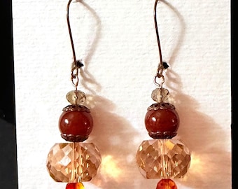 Druppeloorbellen met kralen Amber Champagne Kristal Boho Dangle Stephanie Aune Artist