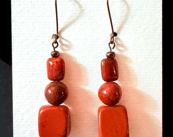 Rode jaspis gestapelde stenen nier hoop hangoorbellen Stephanie Aune Artist Boho