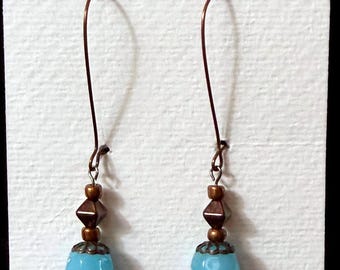 Blauwe hardsteen kraal koperen oorbellen nierdraad J3001 Stephanie Aune Artisan