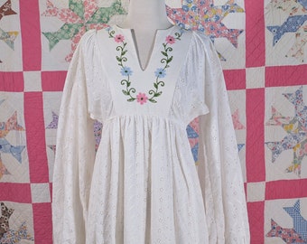Embroidered Bib White Lace Maxi Dress, Bohemian Hippie Summer Long Dress S