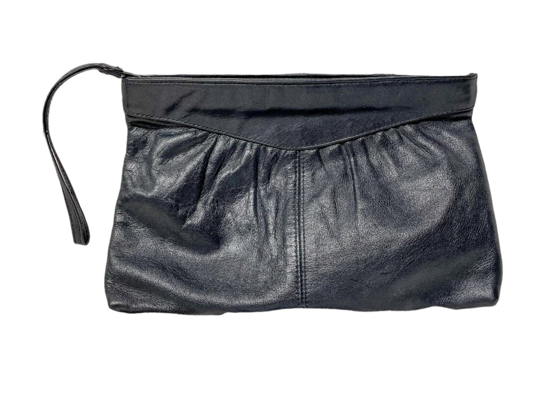 Vintage 70s Black Leather Small Clutch Bag, Flat Envelope Wristlet Bag, foto 1 di 5