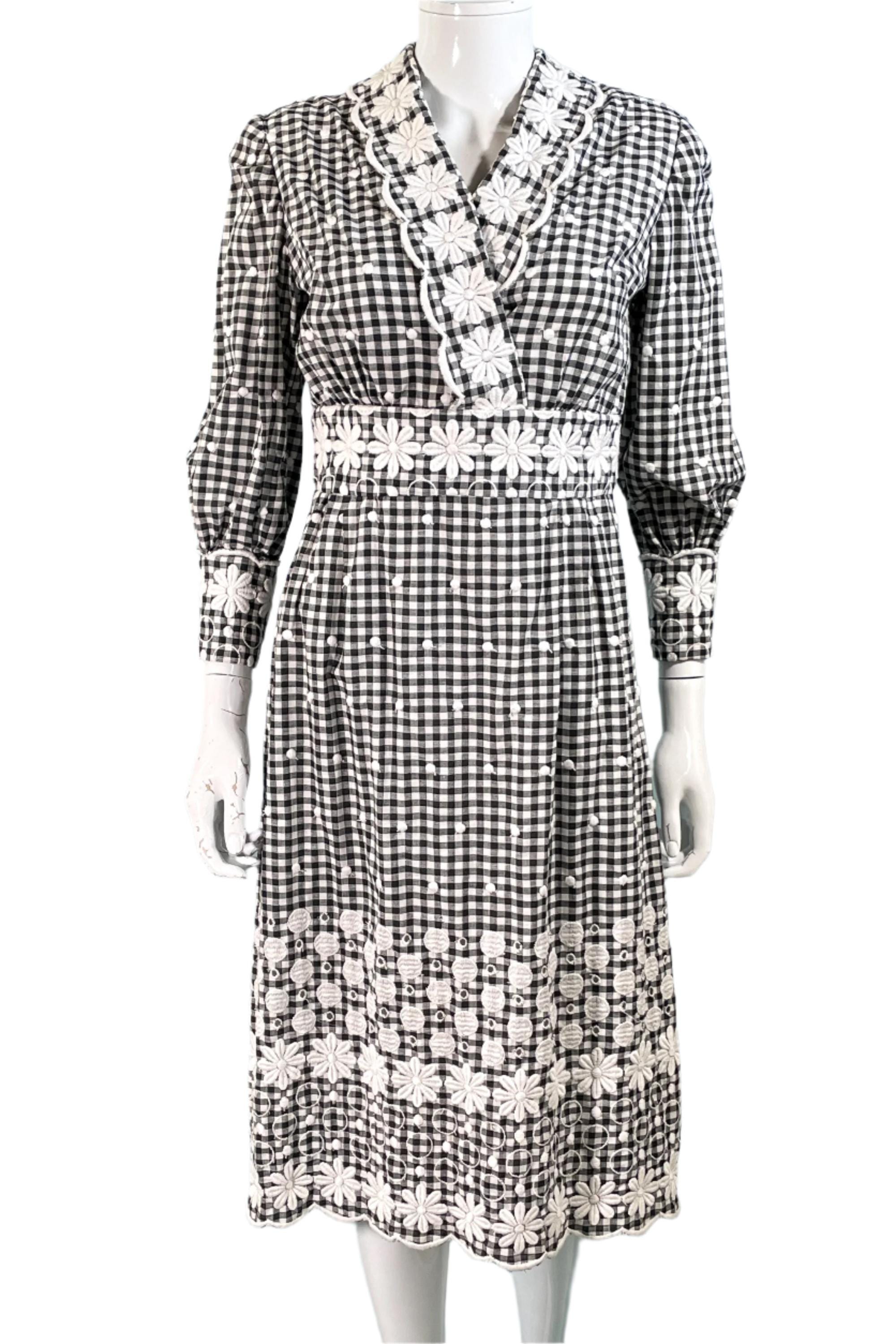 60's black and white checkered dress 60s Gingham Check Dress: Embroidered & Mod Style Y2K fashion moment Style:Comfort The Bachelorette' Season 12 Size:40½ (EU) / 7½ (US) / 6½ (UK)